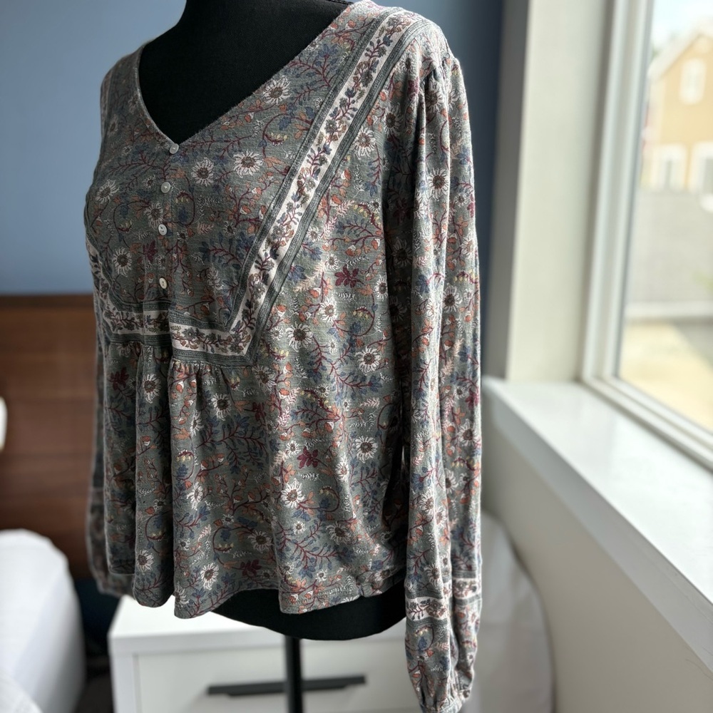 Lucky Brand Sage Green/Gray Floral V-Neck Peasant Top - Coastal Cowgirl Y2K - Picture 6 of 15